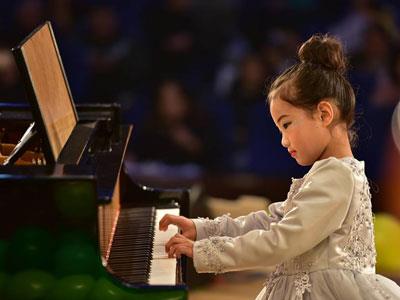 青岛钢琴家教价格多少钱一小时？收费标准？